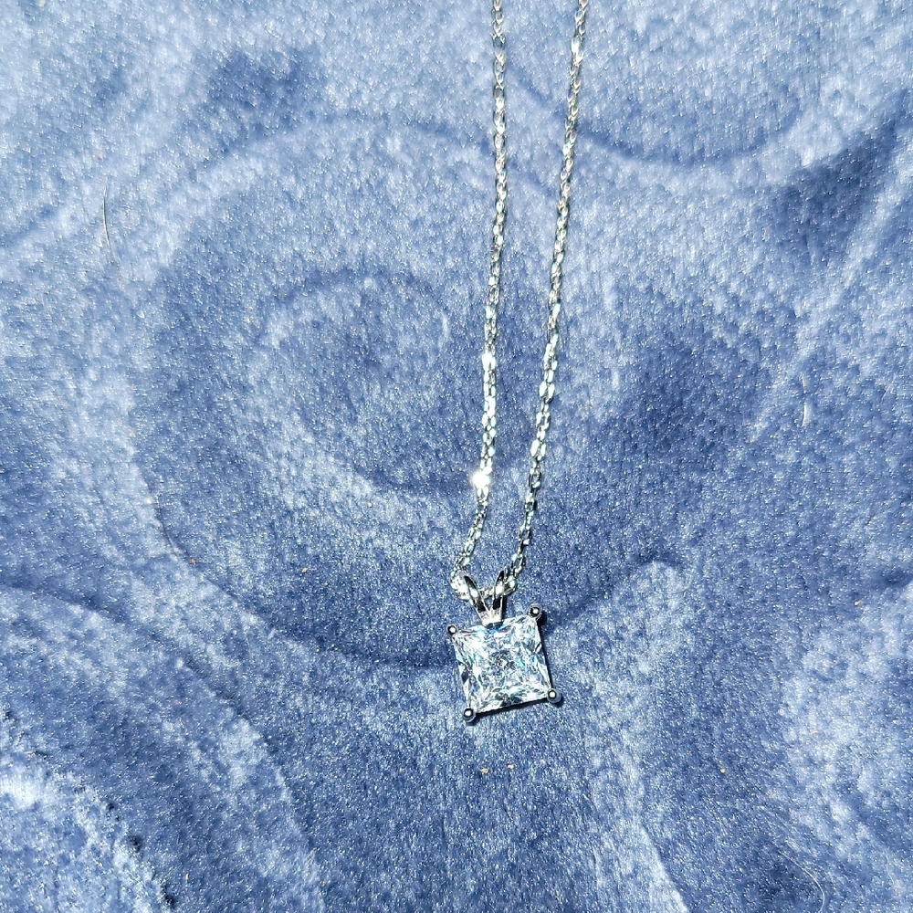 Elegant Silver Necklace with Square Pendant
